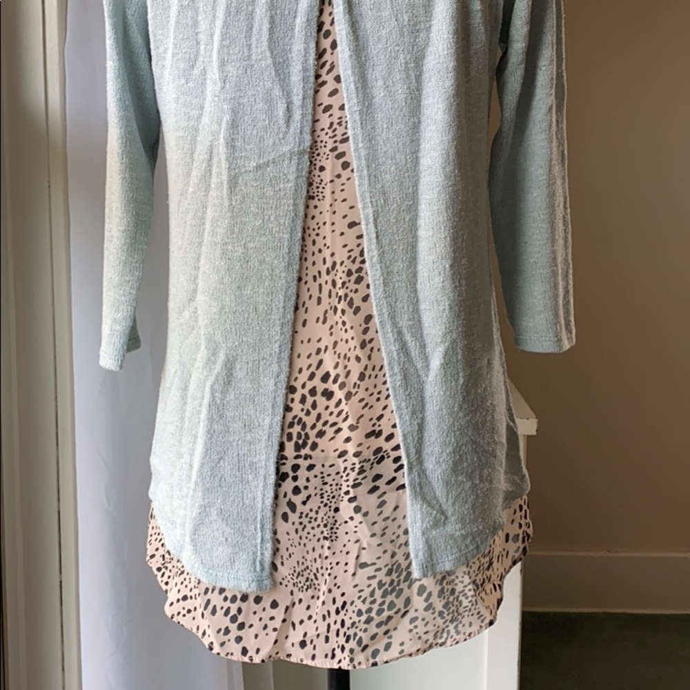 Day trip layered open back sweater shirt green tan - Picture 5 of 8